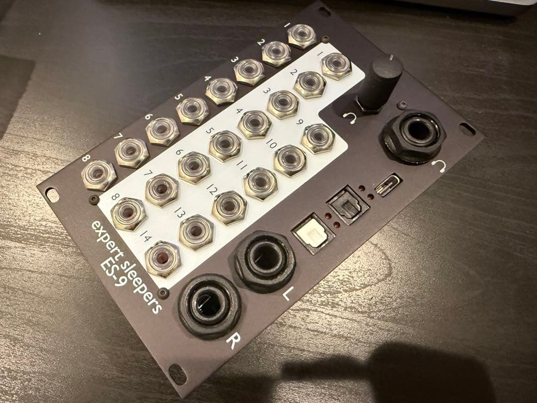 Expert Sleepers ES-9 モジュラーシンセ