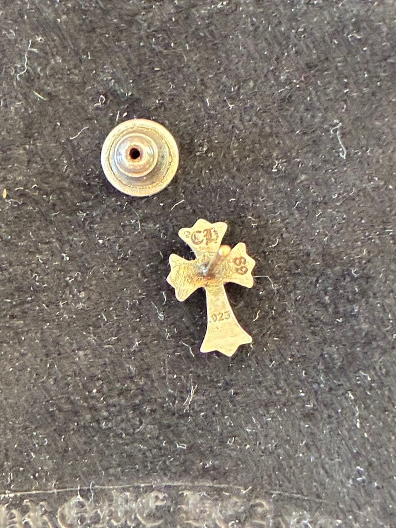 Chrome Hearts クロスデザインピアス