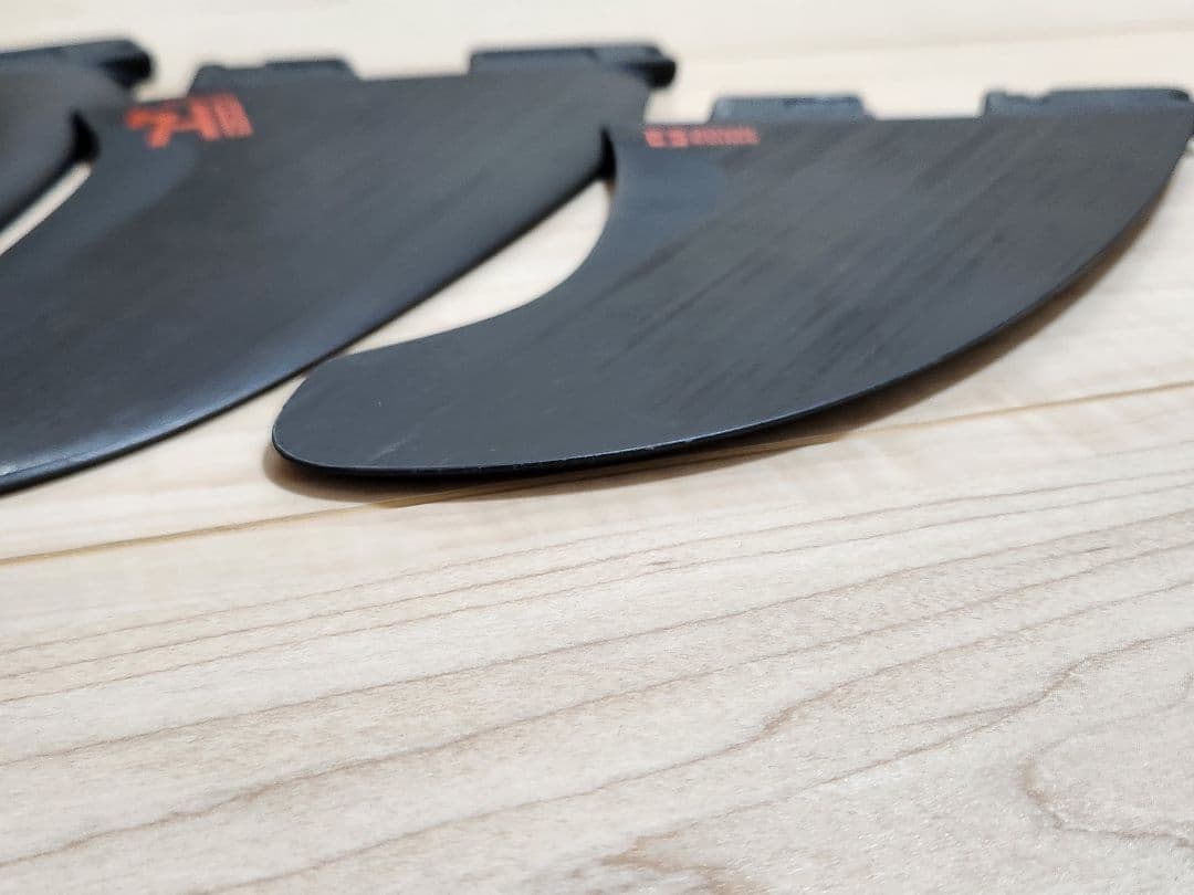 FCS2 H4 ミディアム 美品サーフボードフィン 3枚セット