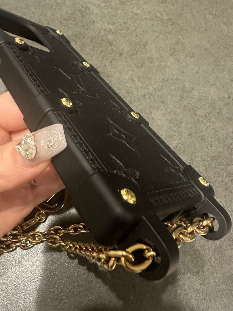 美品Louis Vuitton チェーン付きiPhone14proケース