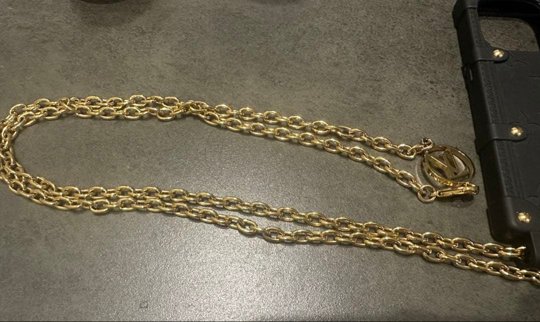 美品Louis Vuitton チェーン付きiPhone14proケース