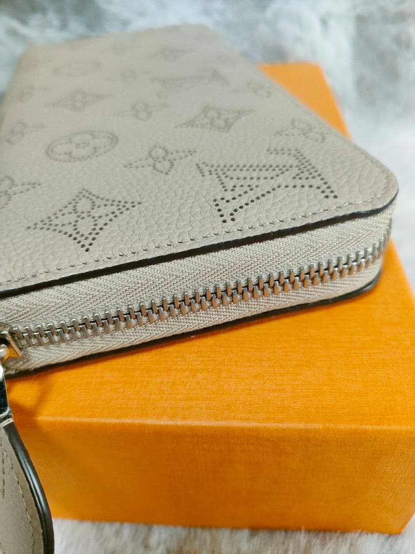 Louis Vuitton マヒナ・レザー ジッピー・ウォレット