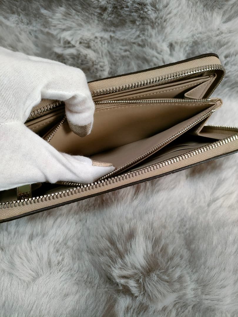 Louis Vuitton マヒナ・レザー ジッピー・ウォレット