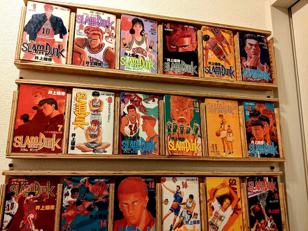【壁掛本棚付】スラムダンク全31巻&表紙を飾れる壁掛コミックラック 6冊用×6個