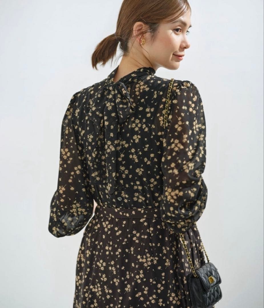 【未使用　タグ付　大きいサイズ】組曲　ボウタイワンピース　シフォン　切替　花柄