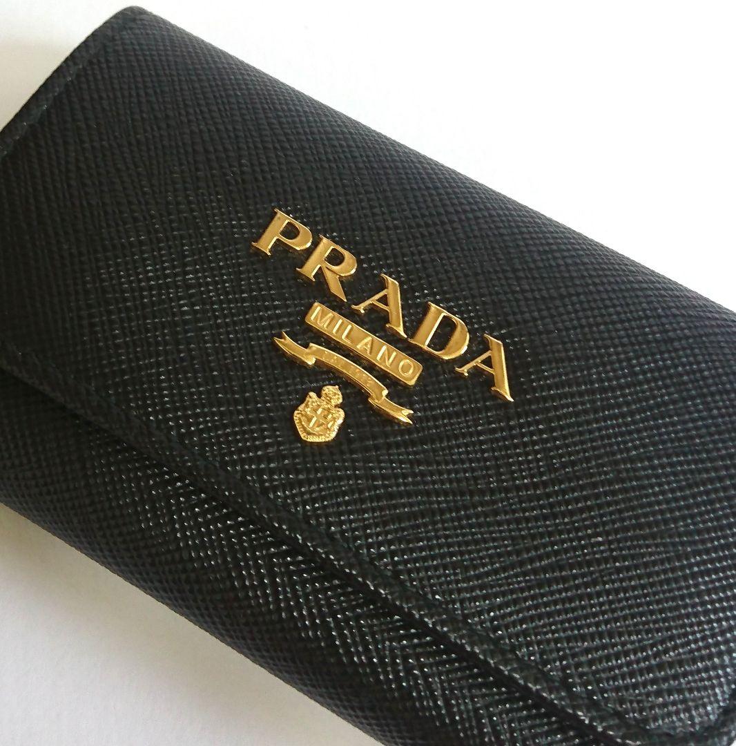 ぽんさん 未使用 PRADA✨4連 キーケース サフィアーノレザー ゴールドロゴ