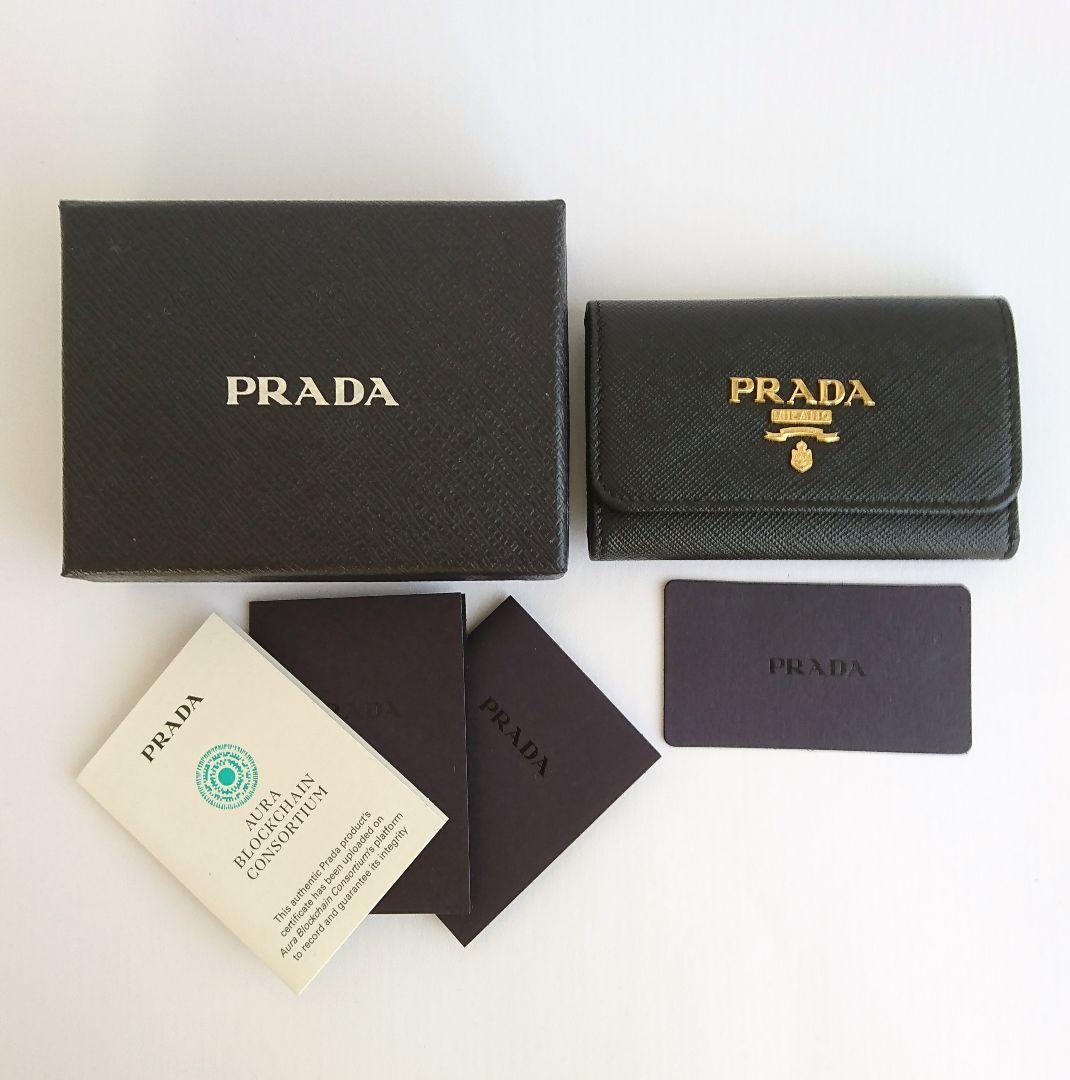 ぽんさん 未使用 PRADA✨4連 キーケース サフィアーノレザー ゴールドロゴ