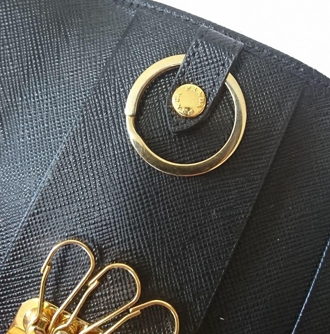 ぽんさん 未使用 PRADA✨4連 キーケース サフィアーノレザー ゴールドロゴ