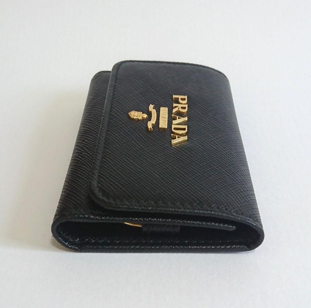 ぽんさん 未使用 PRADA✨4連 キーケース サフィアーノレザー ゴールドロゴ