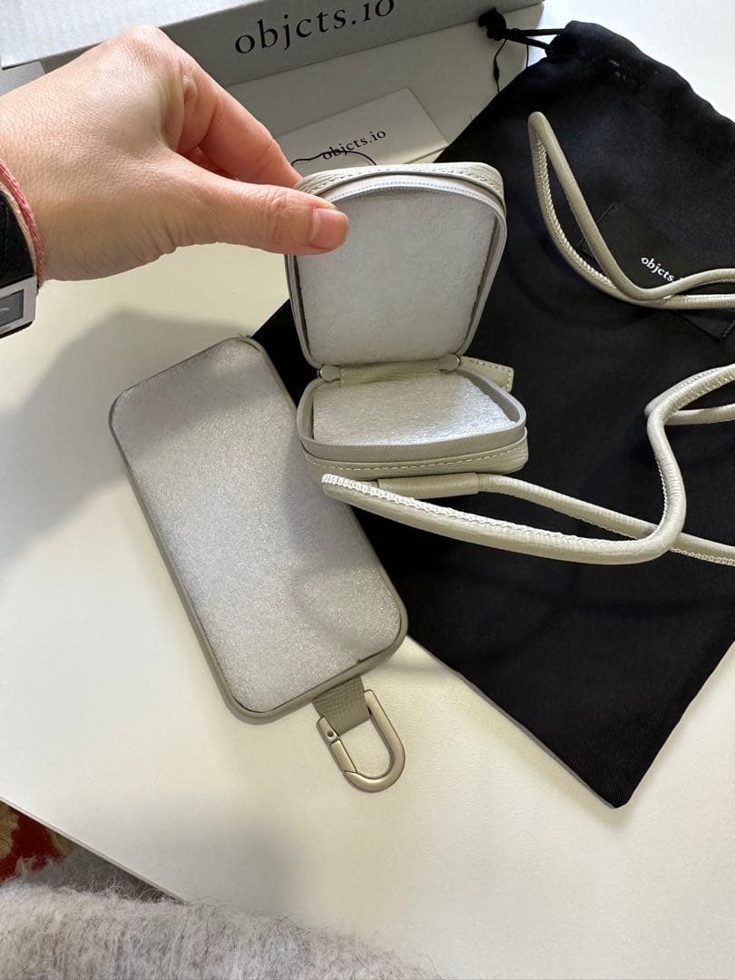 objcts.io マイクロバッグ iPhone14Pro ホワイトベージュ