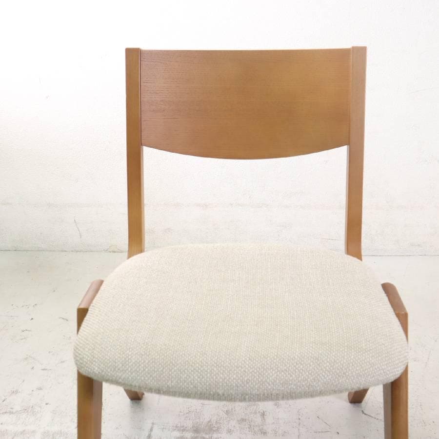 展示品 23年製 ウニコ アッタ ダイニングチェア 座面カバーリング ベージュ系