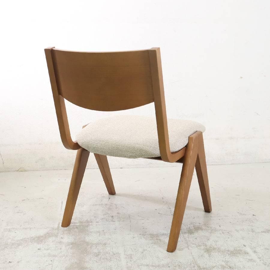 展示品 23年製 ウニコ アッタ ダイニングチェア 座面カバーリング ベージュ系