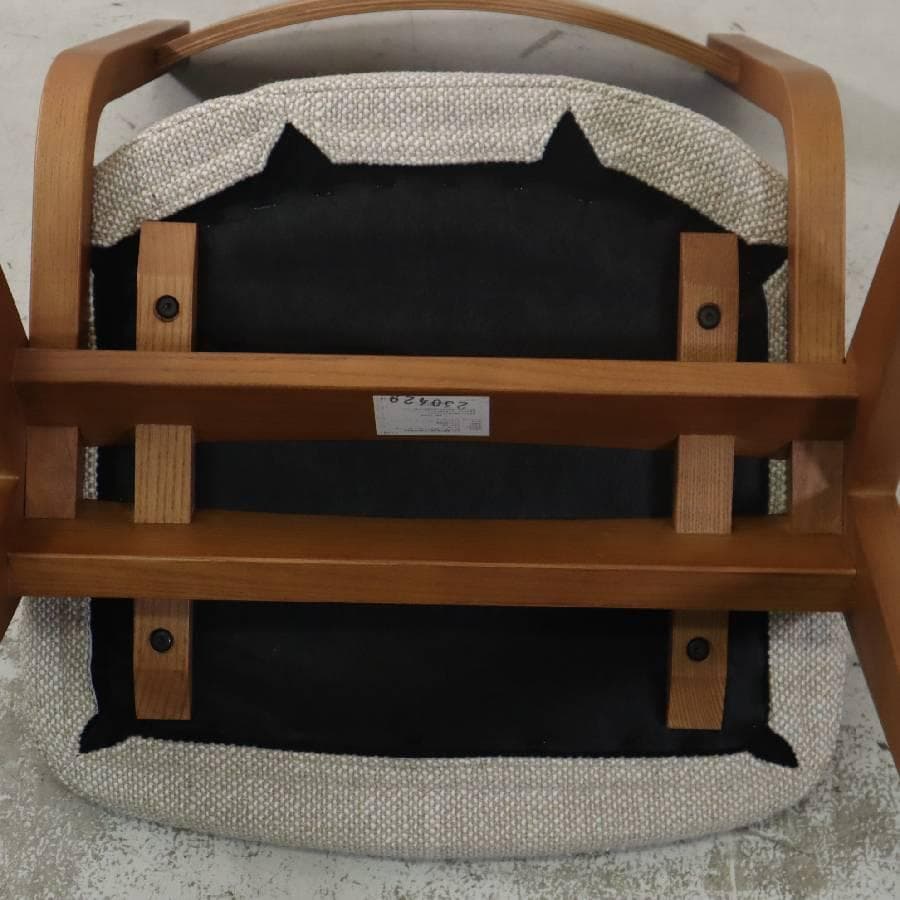 展示品 23年製 ウニコ アッタ ダイニングチェア 座面カバーリング ベージュ系