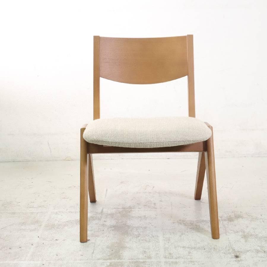 展示品 23年製 ウニコ アッタ ダイニングチェア 座面カバーリング ベージュ系