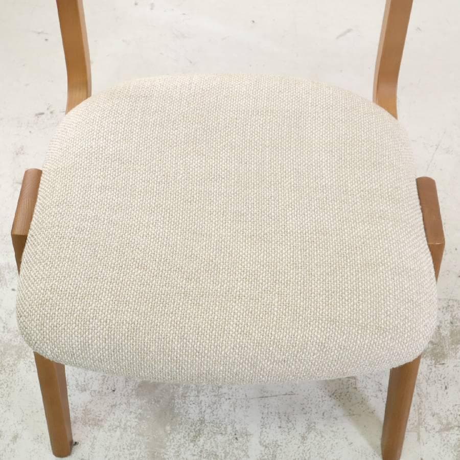 展示品 23年製 ウニコ アッタ ダイニングチェア 座面カバーリング ベージュ系