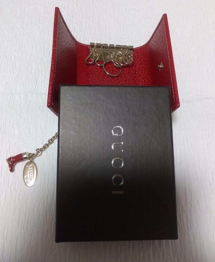 新品　GUCCI キーケース　キーホルダー　グッチ　赤　箱付き　　財布