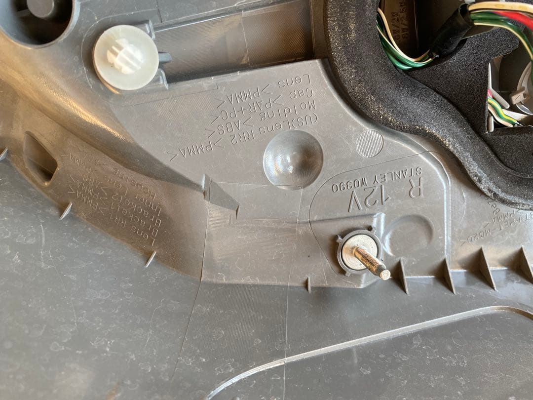 プリウスZVW30後期 純正テールランプ・全灯化仕様