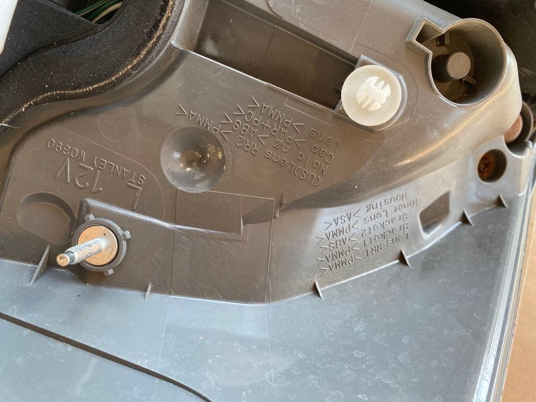 プリウスZVW30後期 純正テールランプ・全灯化仕様