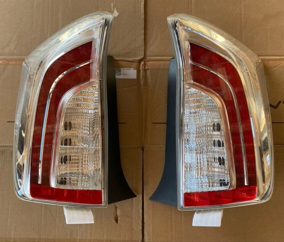 プリウスZVW30後期 純正テールランプ・全灯化仕様