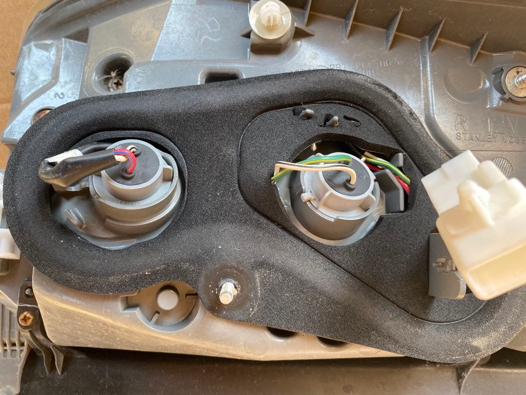 プリウスZVW30後期 純正テールランプ・全灯化仕様