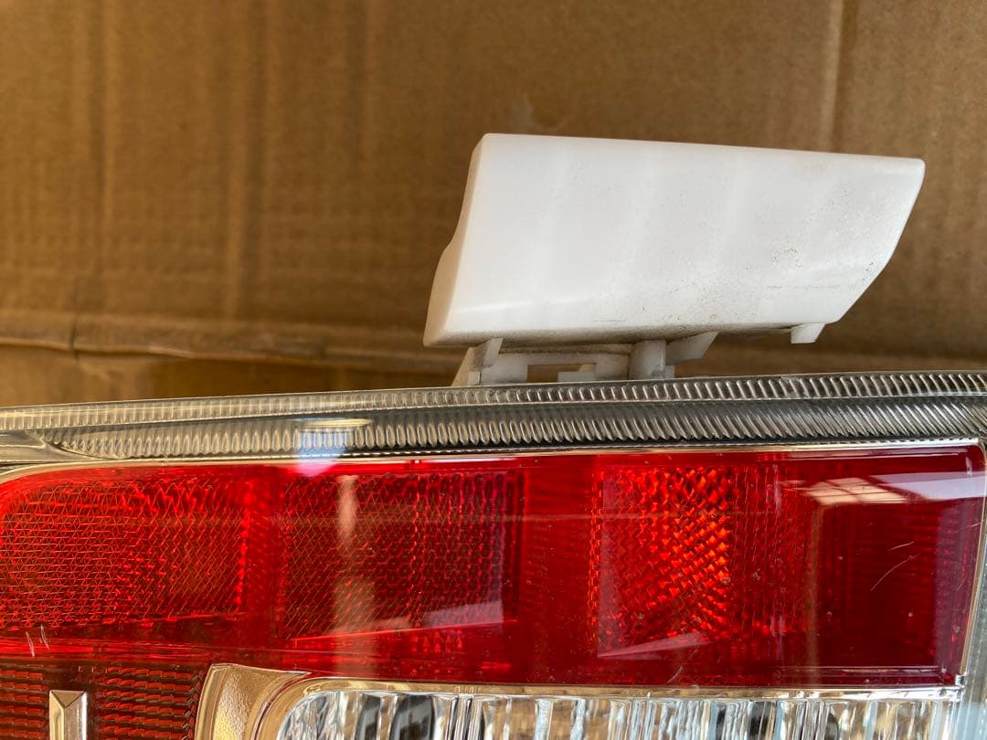プリウスZVW30後期 純正テールランプ・全灯化仕様