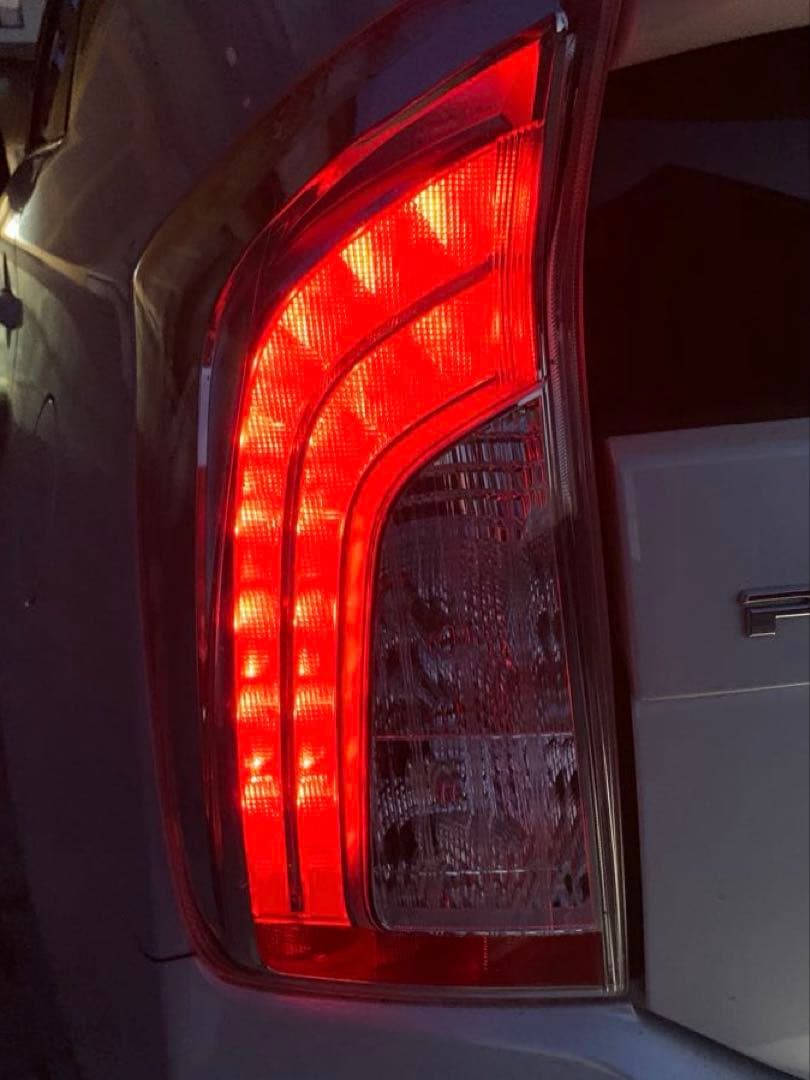 プリウスZVW30後期 純正テールランプ・全灯化仕様