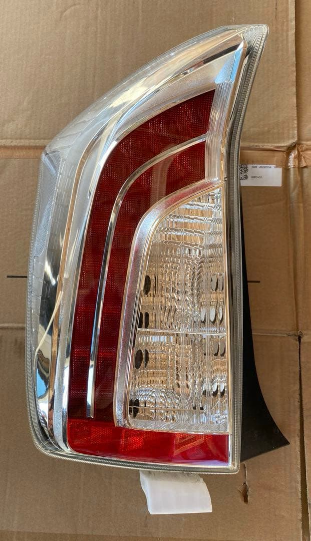 プリウスZVW30後期 純正テールランプ・全灯化仕様