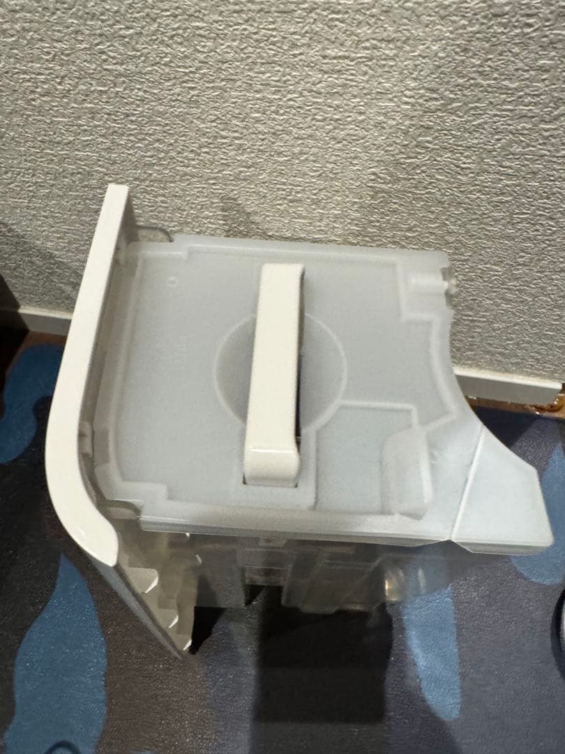 SHARP 冷風　衣類乾燥除湿機　CM-R100-W