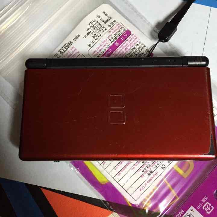 ニンテンドーDSLightのレッド