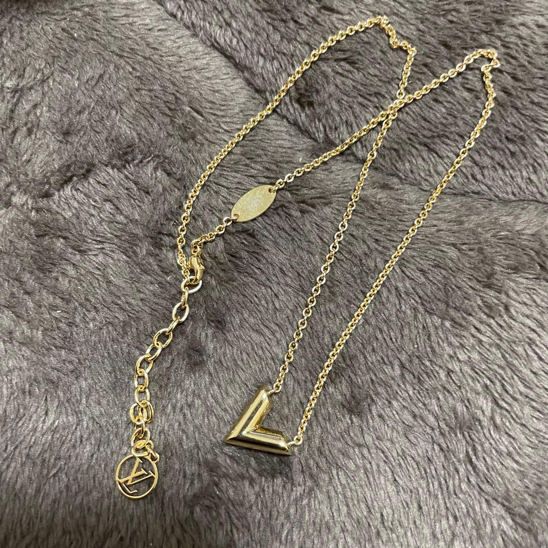 LOUIS VUITTON V字型ネックレス