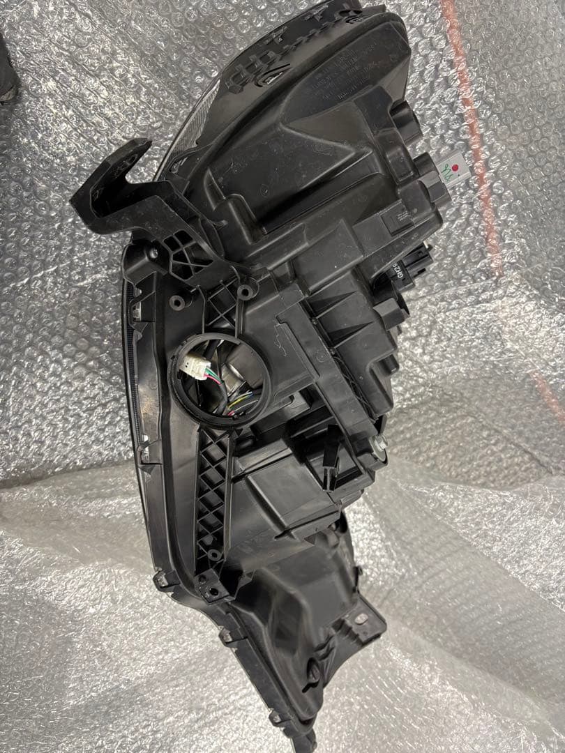 GP5 ヘッドライト左