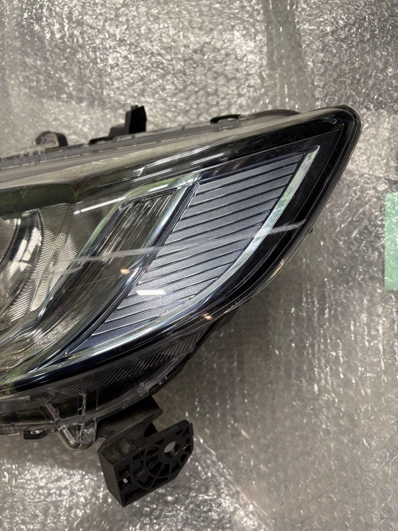 GP5 ヘッドライト左