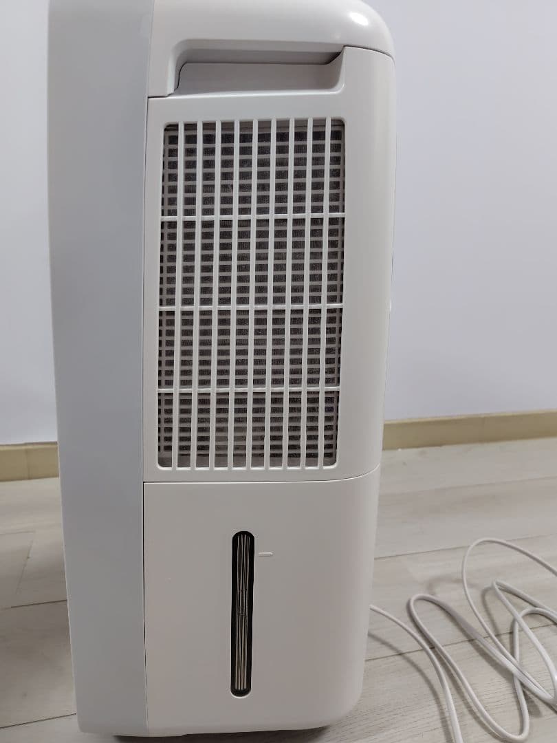 【ほぼ未使用】2024年製 シャープ　冷風衣類乾燥 除湿機　 CM-S100-W