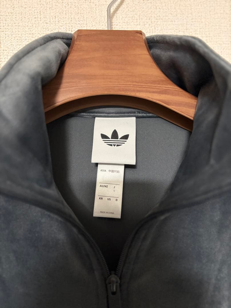 adidas トラックジャケット ダークグレー ベロア Sサイズ