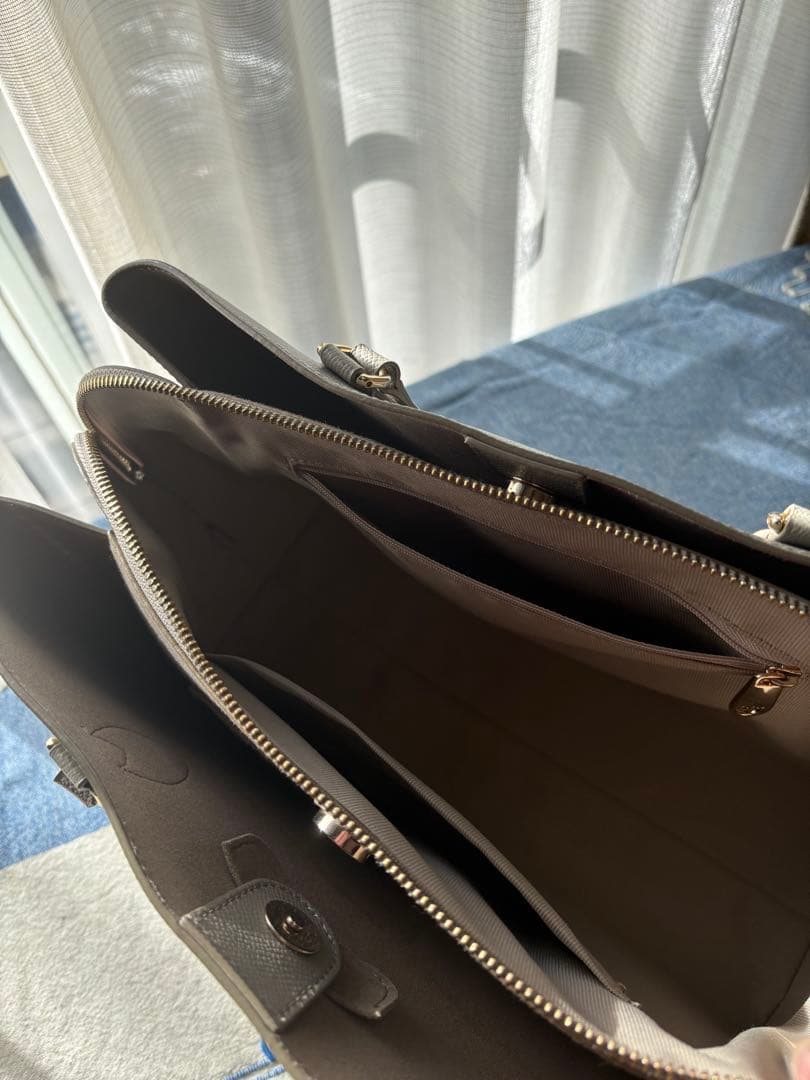 FURLA グレー ベージュレザートートバッグA 4対応サイズ