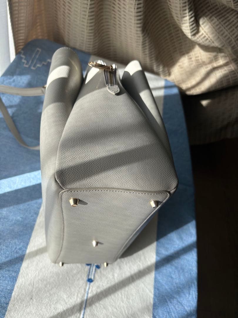 FURLA グレー ベージュレザートートバッグA 4対応サイズ