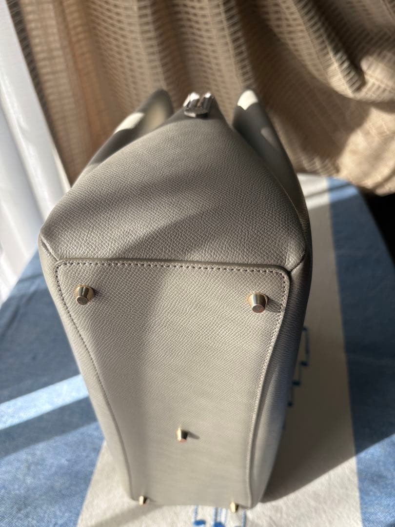 FURLA グレー ベージュレザートートバッグA 4対応サイズ