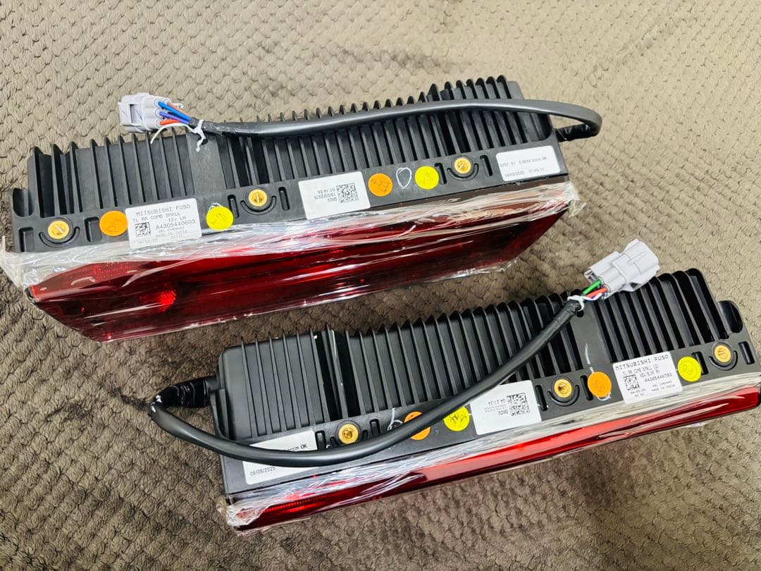 三菱ふそう キャンター 純正テール 左右セット