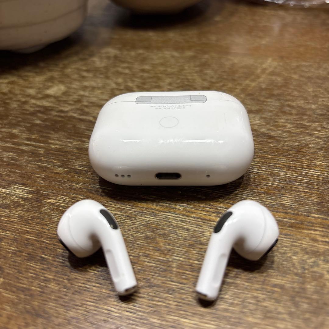 Airpods Pro2 (USB Type-C)。ケース付き。