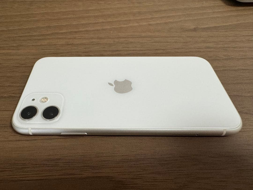 【美品】iphone11（ホワイト128GB） ※simロック解除済・箱あり