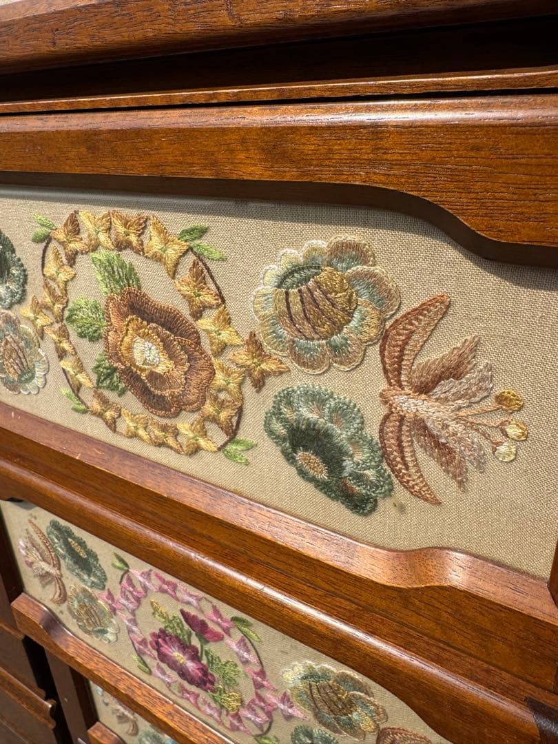 ブラウン木製チェスト 花柄装飾 5段