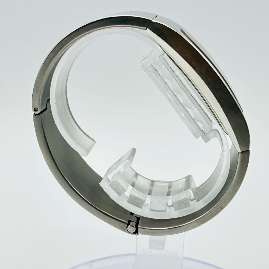 GUCCI グッチ 2400L バングルウォッチ ブラック文字盤 シルバー