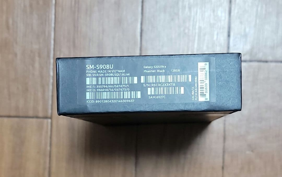 Galaxy　s22ultra simフリーおまけ付き。