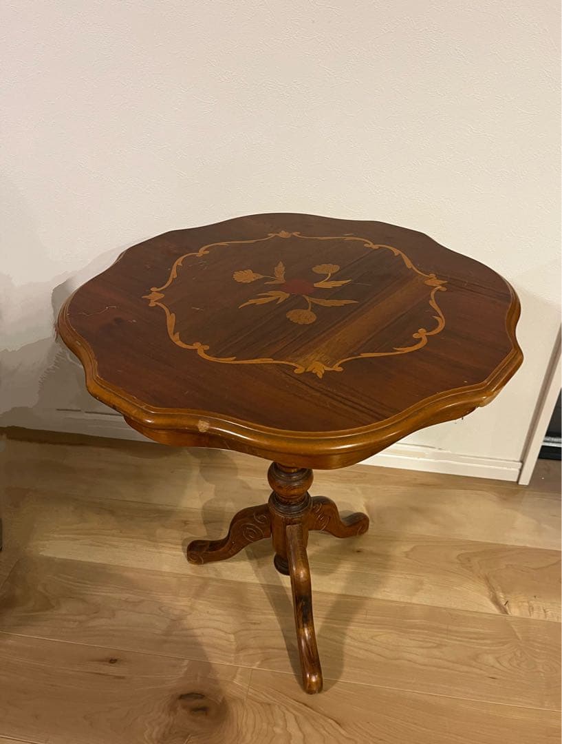 イタリア製　サイドテーブル 猫脚 彫刻 象嵌　コーヒーテーブル　花台