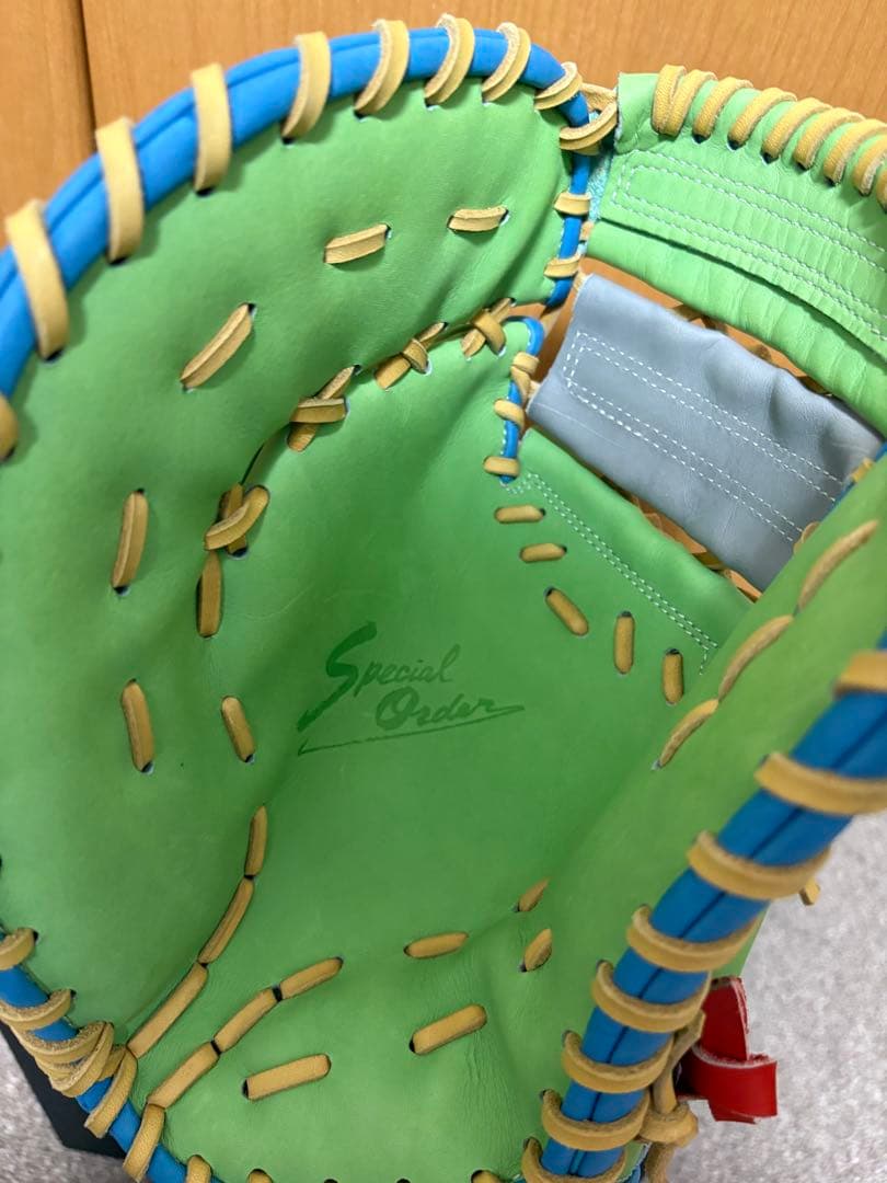 ベースマン端材軟式ファーストミット左投用