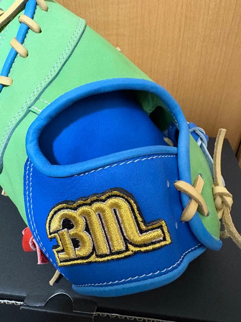 ベースマン端材軟式ファーストミット左投用