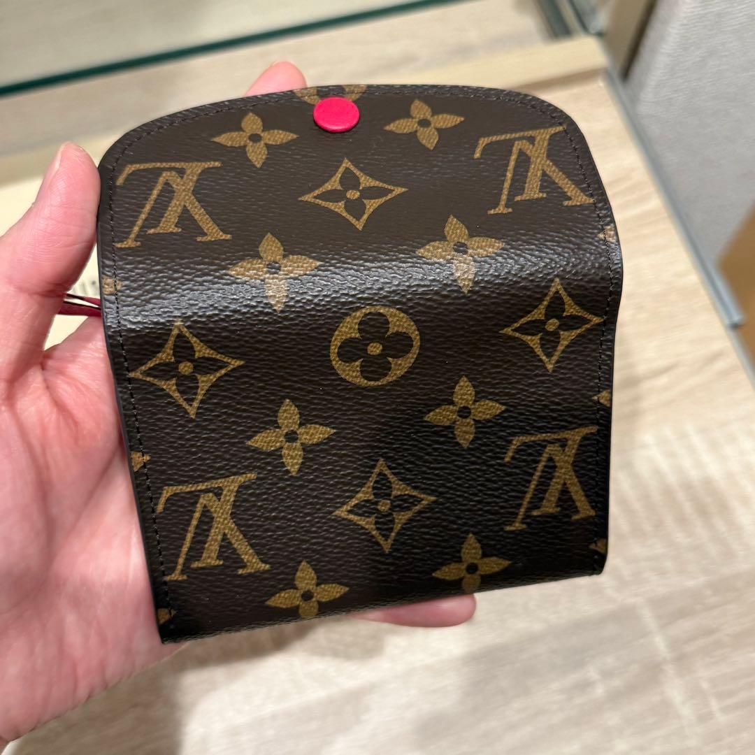 ルイヴィトン ポルトモネロザリ モノグラム 折り財布 フューシャ