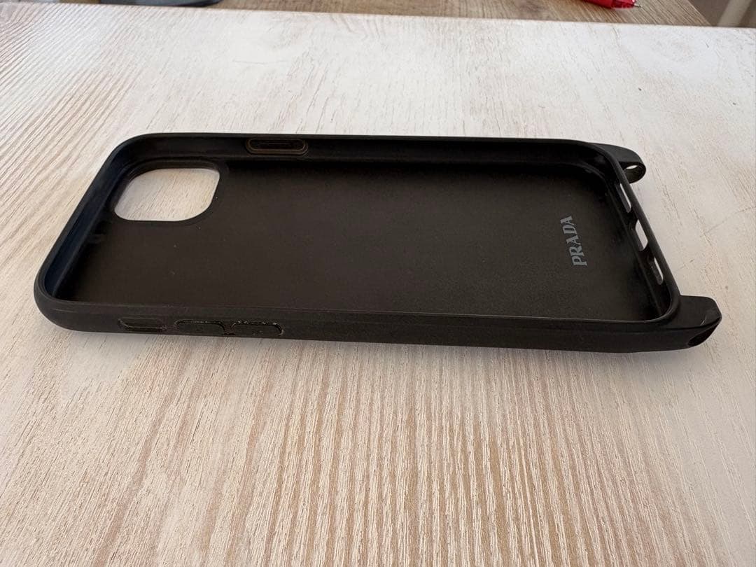 PRADA iPhone用ケース ブラック ストラップ付き