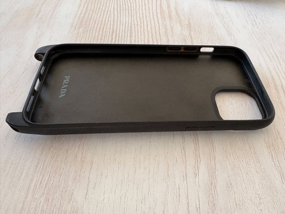 PRADA iPhone用ケース ブラック ストラップ付き