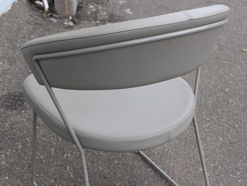 キキララカリガリス コヌビア ニューヨーク ダニングチェア